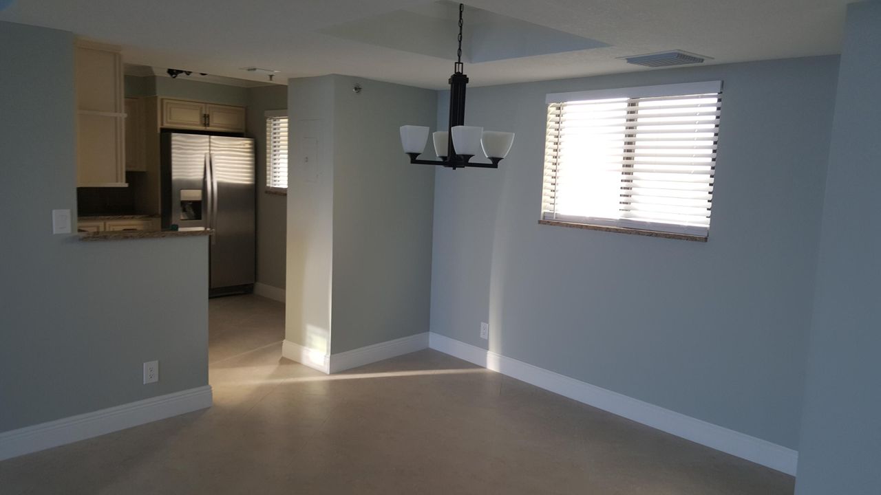 Active With Contract: $3,800 (2 beds, 2 baths, 1170 Square Feet)