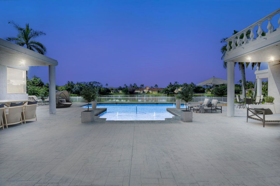 For Sale: $5,500,000 (6 beds, 7 baths, 10000 Square Feet)