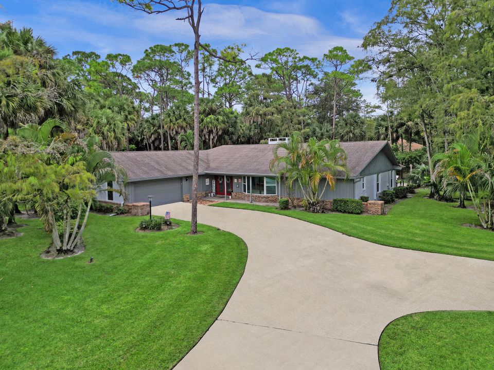 Recently Sold: $850,000 (4 beds, 2 baths, 2541 Square Feet)