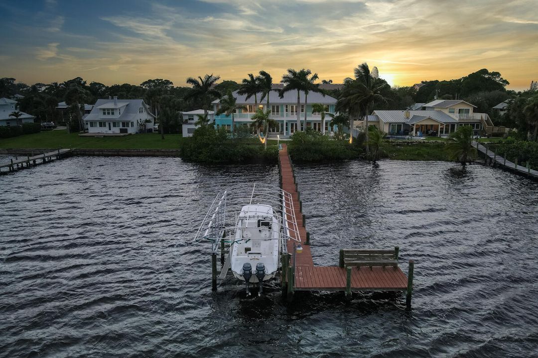 Active With Contract: $2,995,000 (4 beds, 5 baths, 4287 Square Feet)