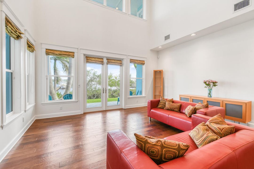 Active With Contract: $2,995,000 (4 beds, 5 baths, 4287 Square Feet)