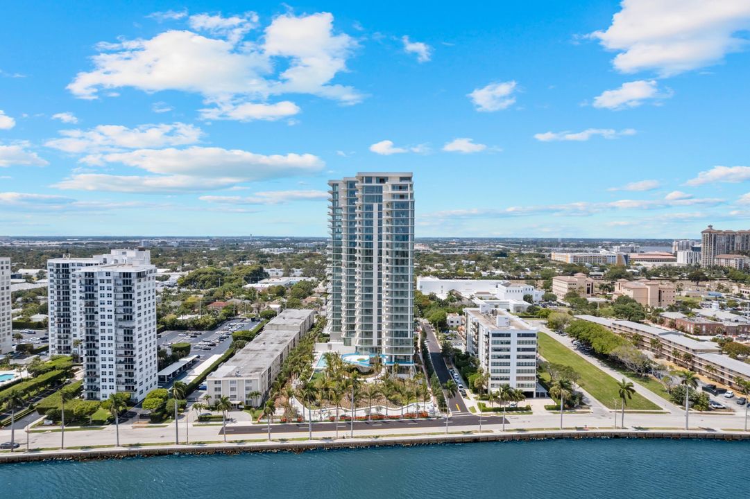 Active With Contract: $6,250,000 (3 beds, 3 baths, 3158 Square Feet)