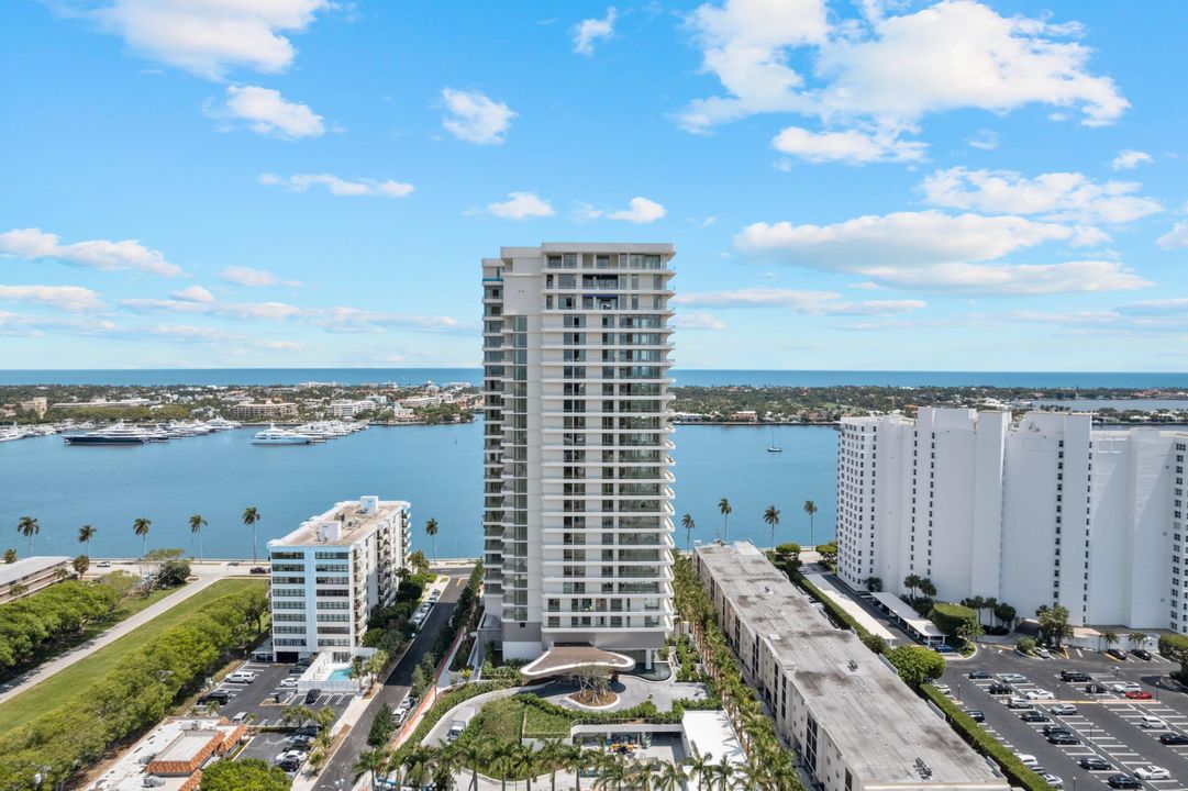 Active With Contract: $6,250,000 (3 beds, 3 baths, 3158 Square Feet)