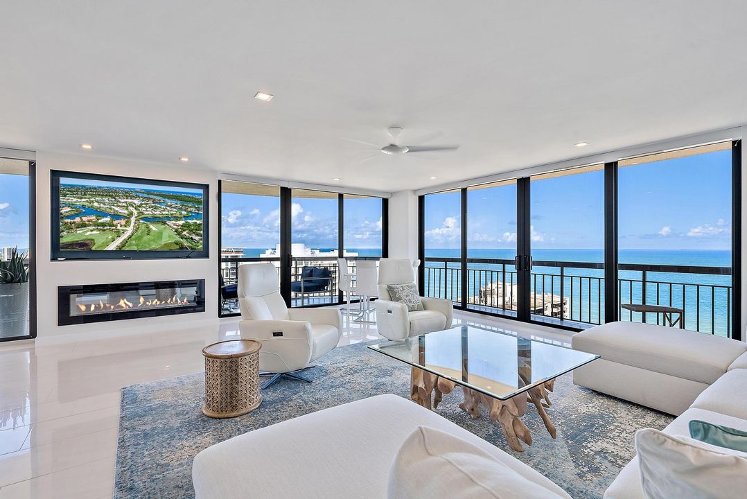 Recently Sold: $1,900,000 (2 beds, 2 baths, 2011 Square Feet)