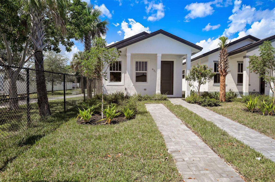 Recently Sold: $425,000 (3 beds, 2 baths, 1276 Square Feet)