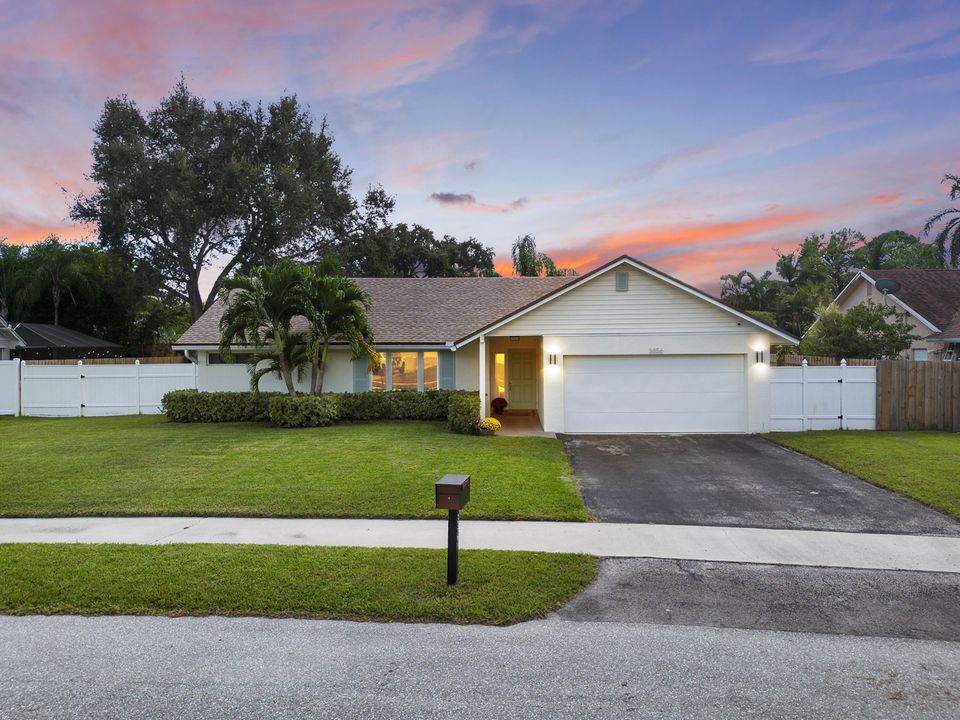 Recently Sold: $699,999 (4 beds, 2 baths, 1791 Square Feet)