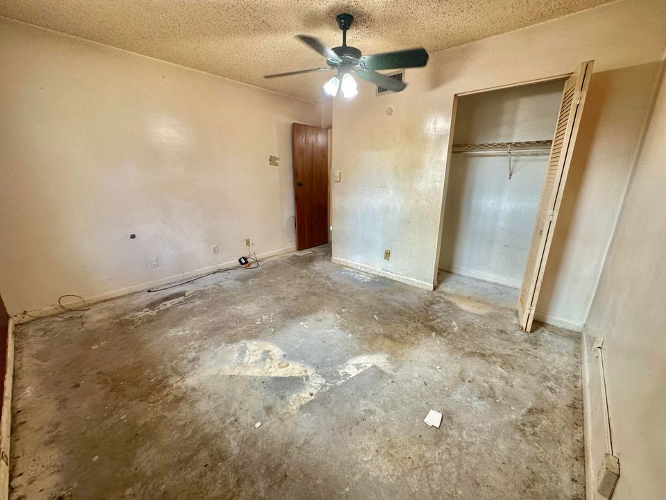 Active With Contract: $99,900 (2 beds, 2 baths, 1002 Square Feet)