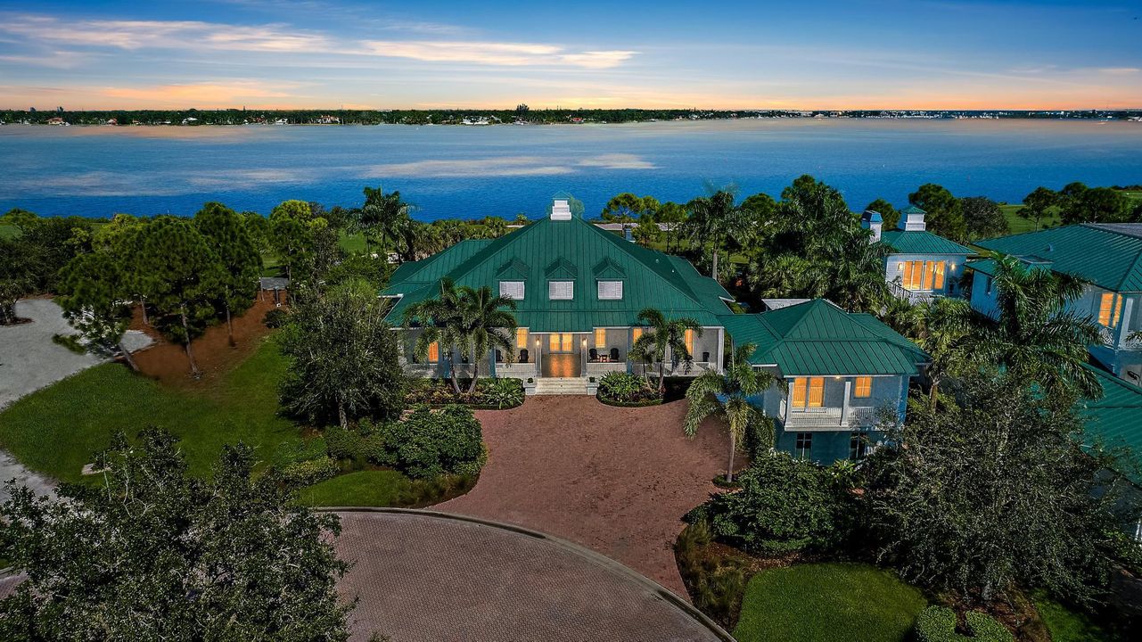 Recently Sold: $7,500,000 (5 beds, 5 baths, 4714 Square Feet)