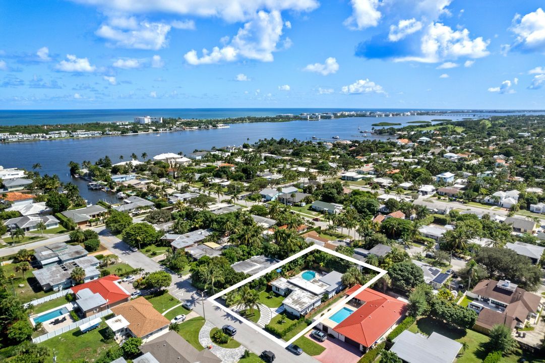 Active With Contract: $1,799,000 (4 beds, 4 baths, 2713 Square Feet)