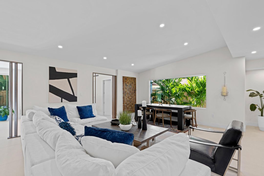 Active With Contract: $1,799,000 (4 beds, 4 baths, 2713 Square Feet)