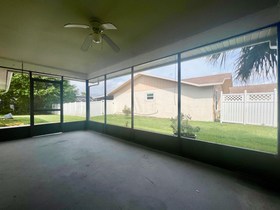 Active With Contract: $339,900 (3 beds, 2 baths, 1812 Square Feet)