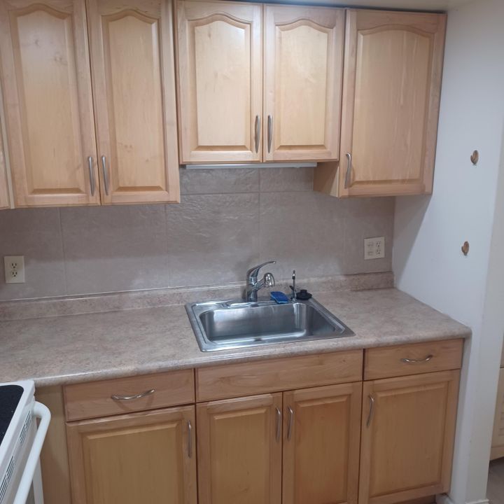 Active With Contract: $99,900 (1 beds, 1 baths, 868 Square Feet)