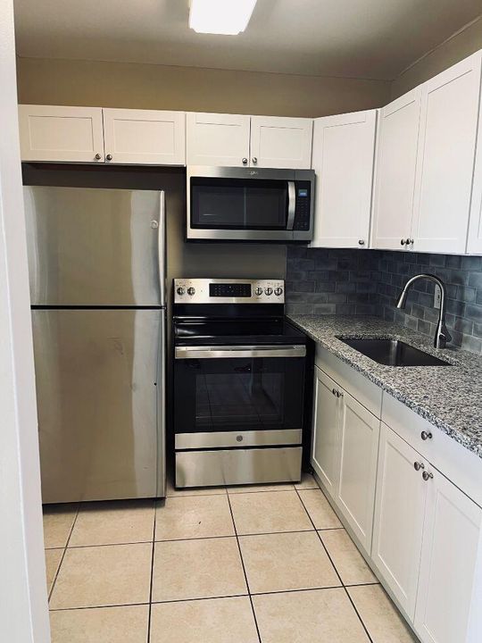 For Sale: $84,900 (1 beds, 1 baths, 684 Square Feet)