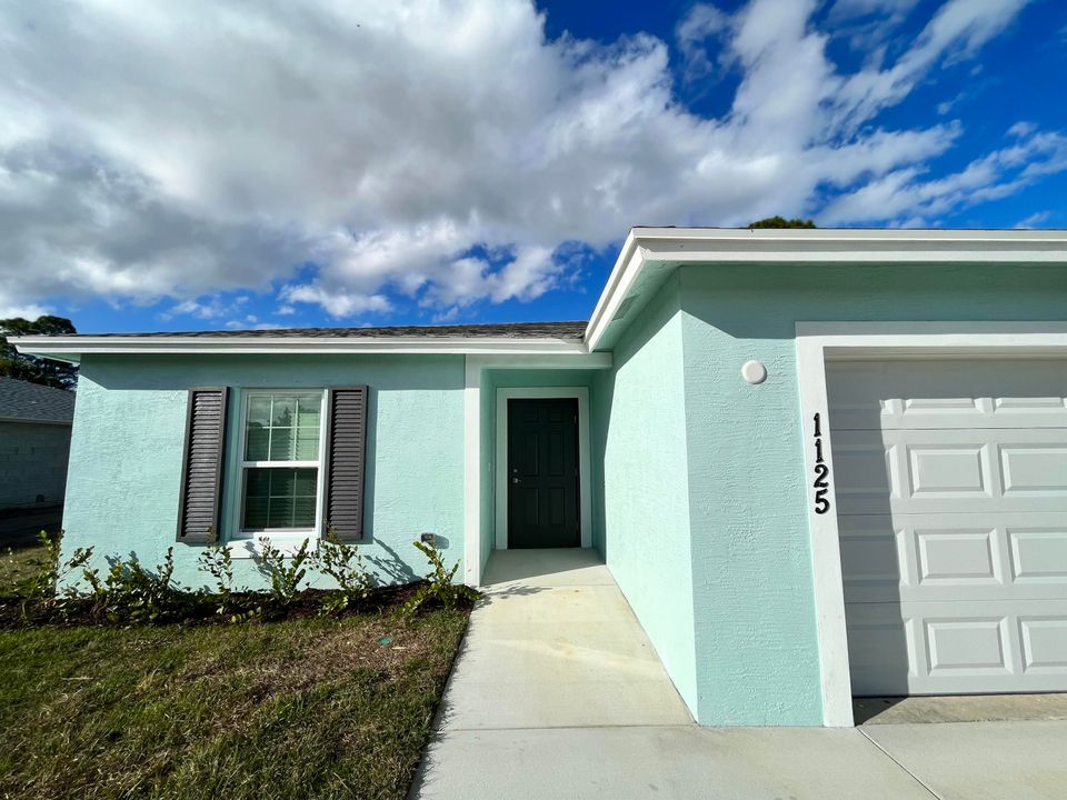 Active With Contract: $2,500 (4 beds, 0 baths, 1833 Square Feet)