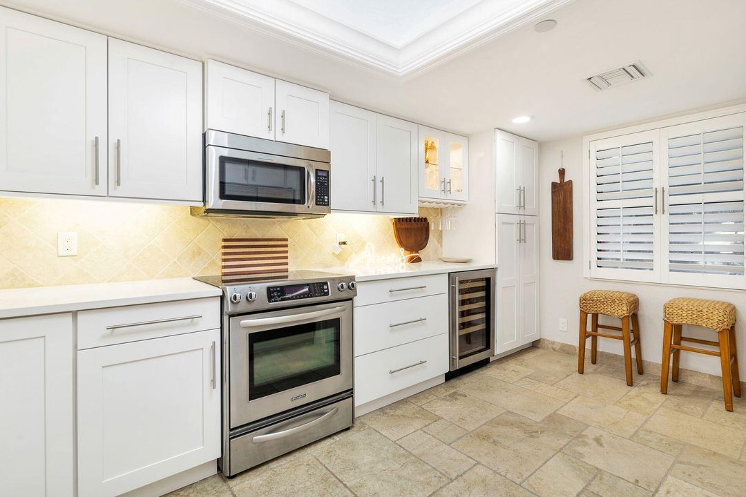 For Sale: $649,000 (2 beds, 2 baths, 1368 Square Feet)