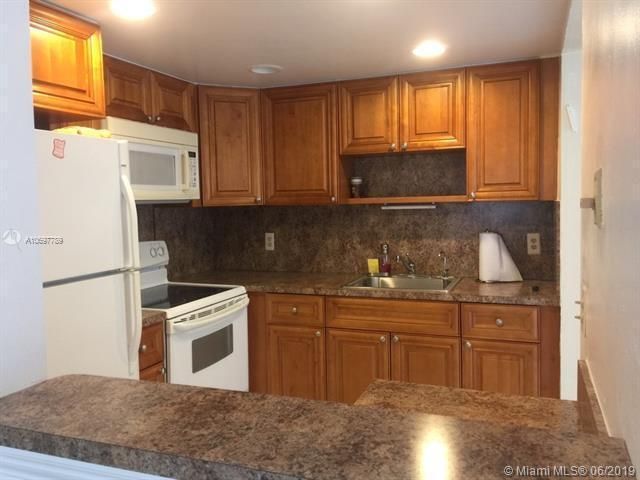 For Sale: $88,900 (1 beds, 1 baths, 726 Square Feet)