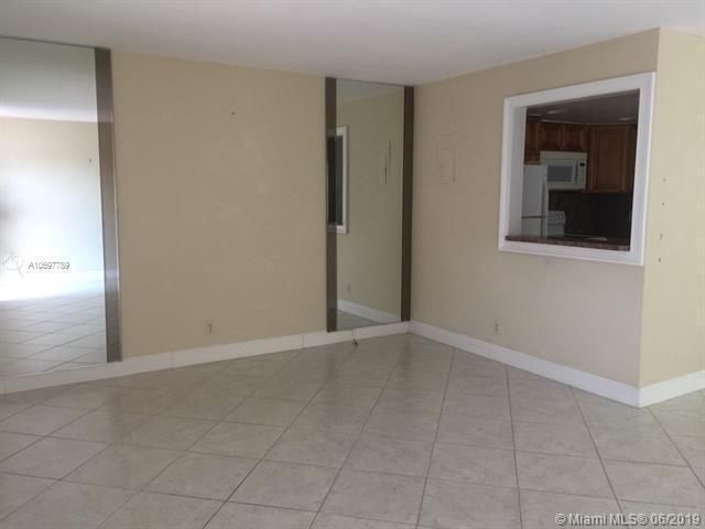 For Sale: $88,900 (1 beds, 1 baths, 726 Square Feet)