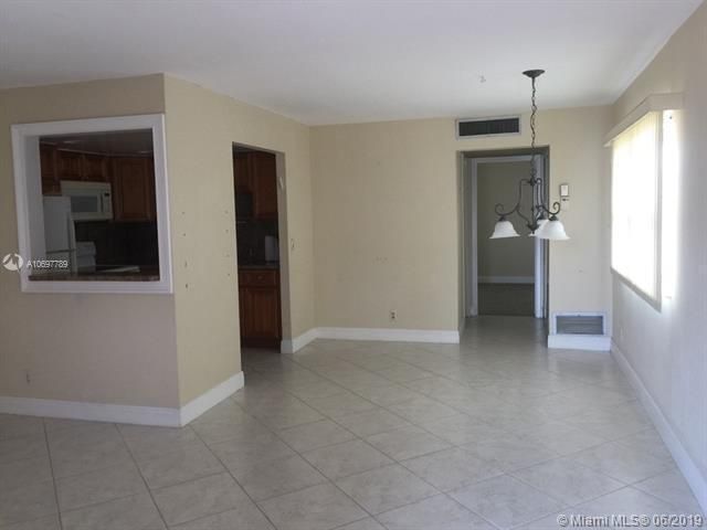 For Sale: $89,000 (1 beds, 1 baths, 726 Square Feet)
