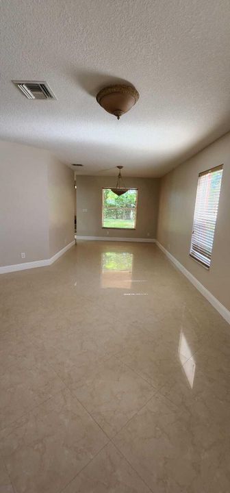 Active With Contract: $3,400 (3 beds, 2 baths, 2004 Square Feet)