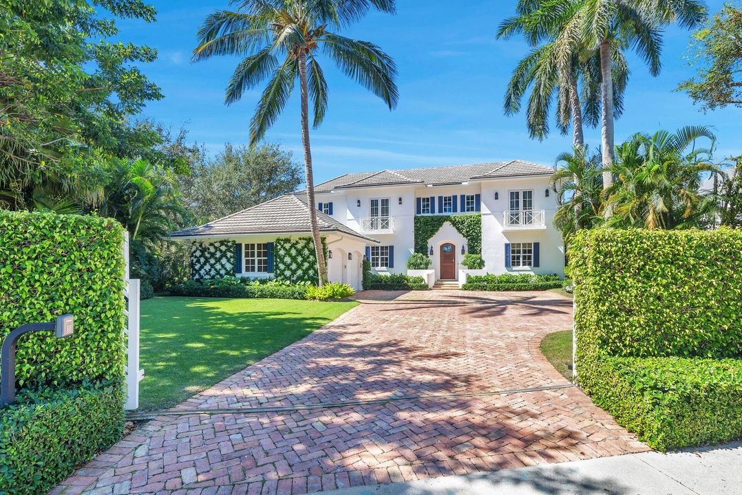 Recently Sold: $6,900,000 (5 beds, 3 baths, 4318 Square Feet)