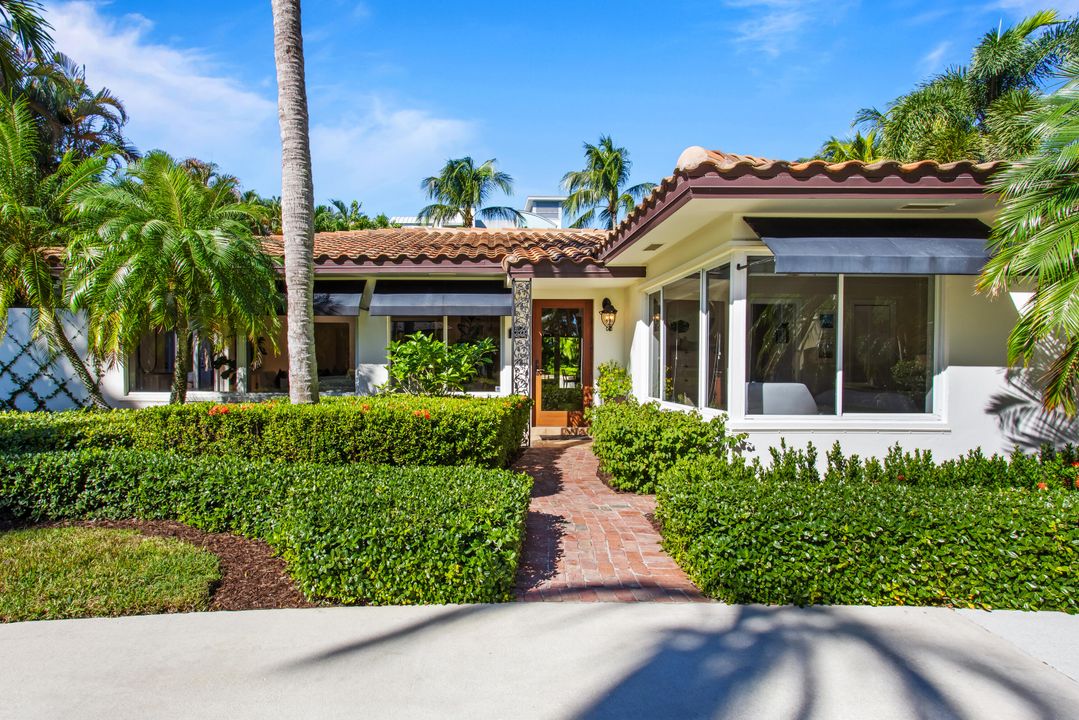 Active With Contract: $2,495,000 (3 beds, 3 baths, 2662 Square Feet)