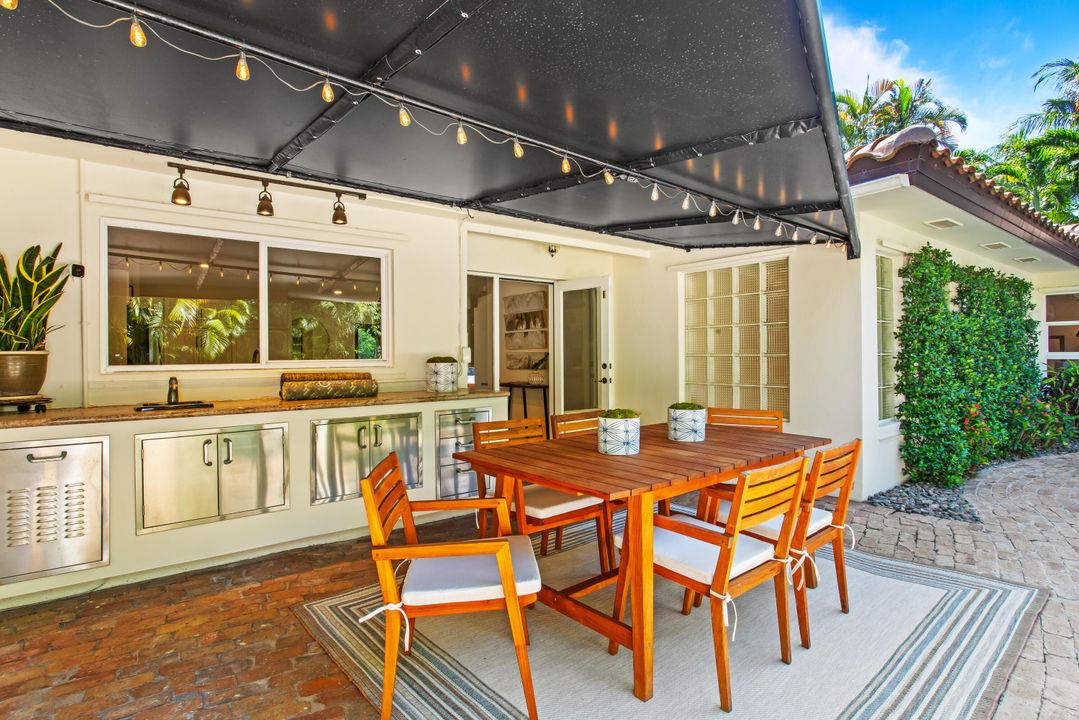 Active With Contract: $2,495,000 (3 beds, 3 baths, 2662 Square Feet)