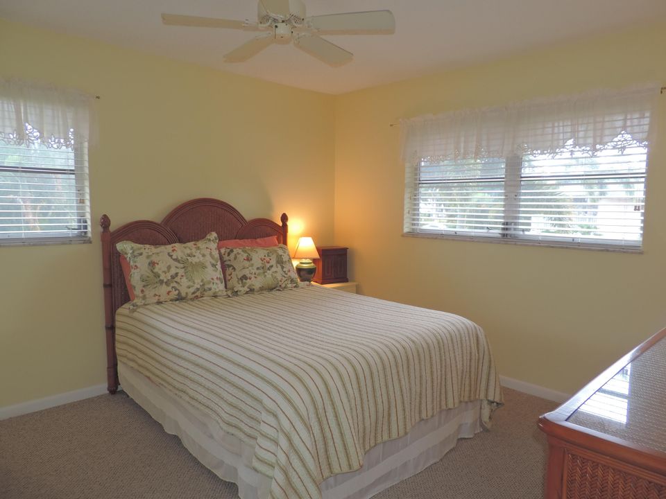 For Sale: $199,900 (2 beds, 2 baths, 891 Square Feet)