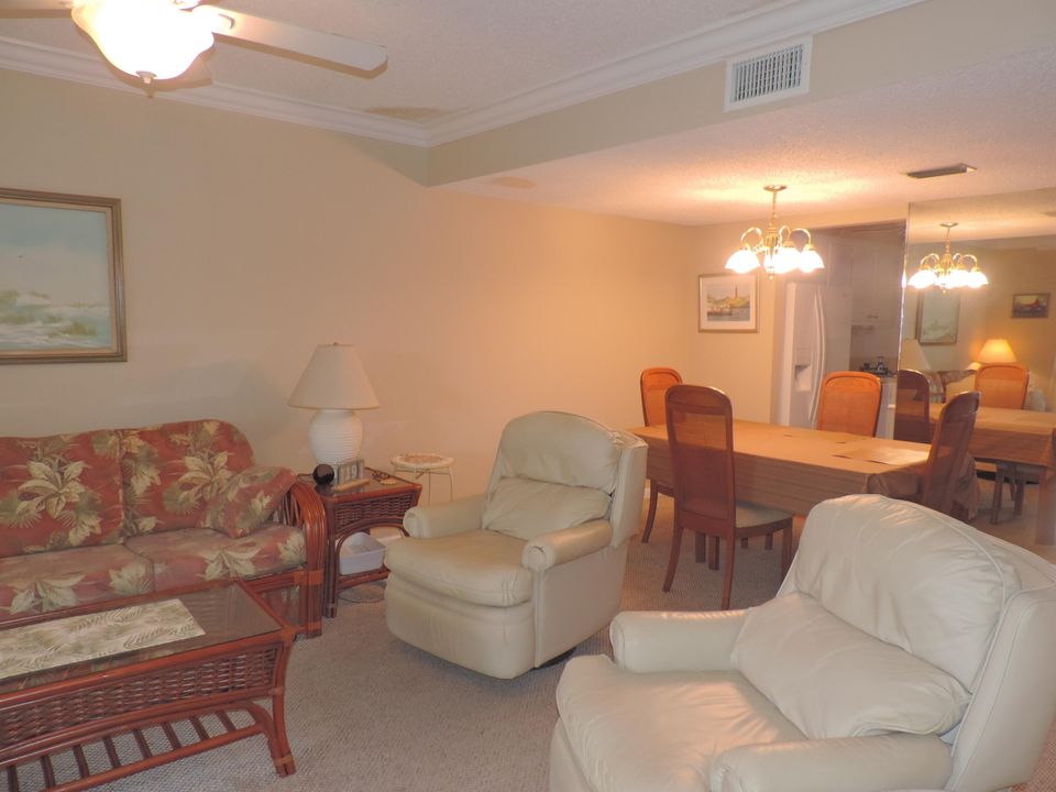 For Sale: $199,900 (2 beds, 2 baths, 891 Square Feet)