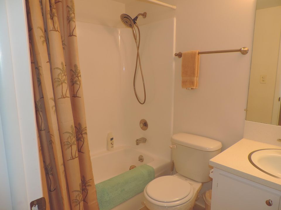For Sale: $199,900 (2 beds, 2 baths, 891 Square Feet)