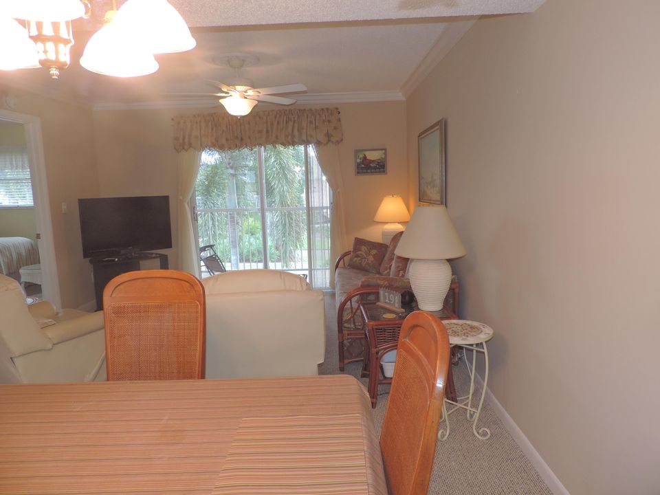 For Sale: $199,900 (2 beds, 2 baths, 891 Square Feet)