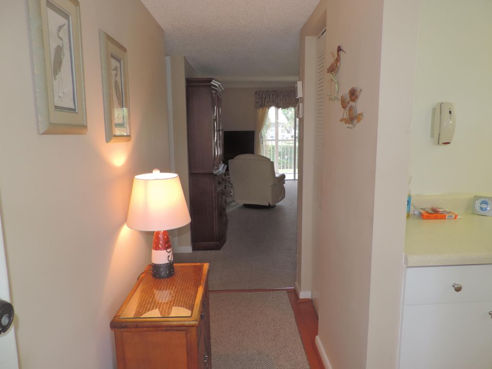 For Sale: $199,900 (2 beds, 2 baths, 891 Square Feet)