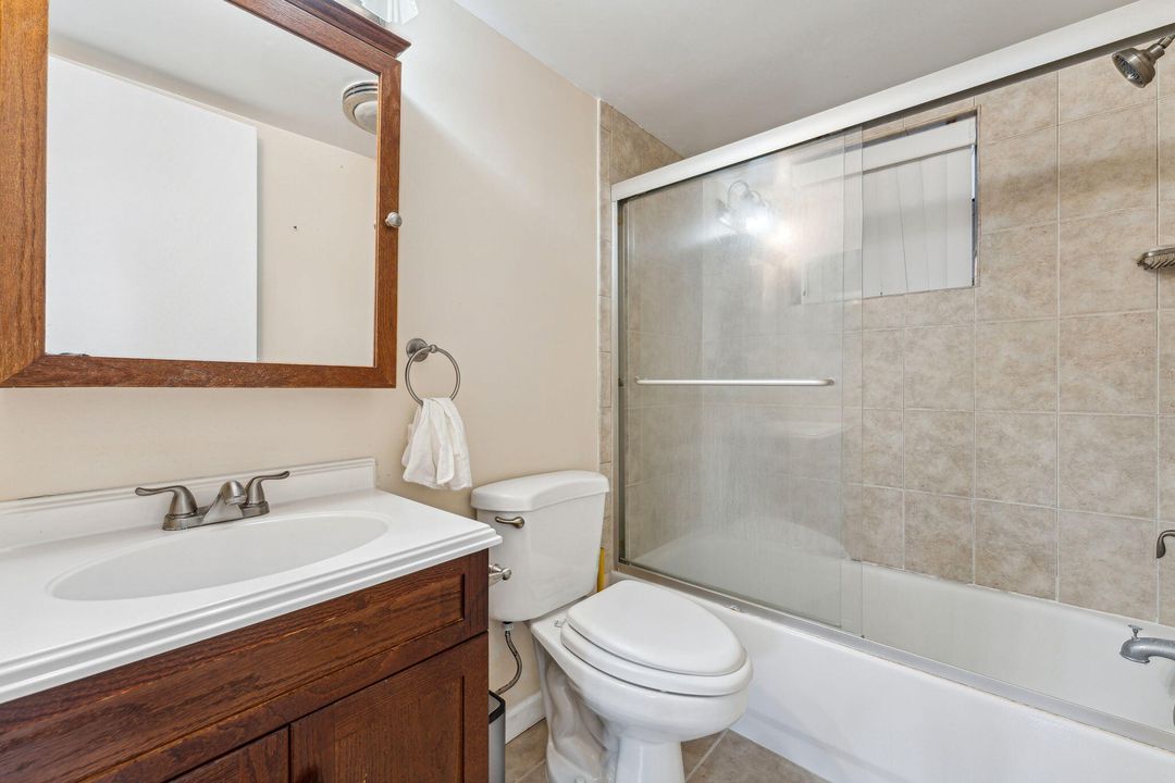 Active With Contract: $192,500 (1 beds, 1 baths, 741 Square Feet)