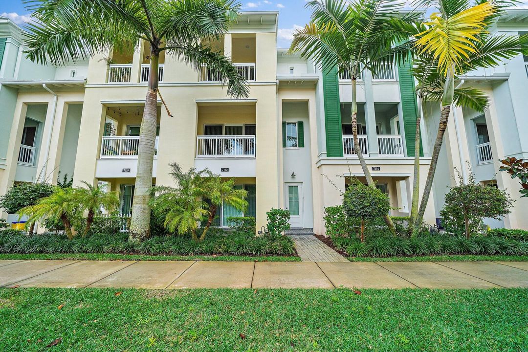 最近租的: $5,200 (3 贝兹, 3 浴室, 2840 平方英尺)