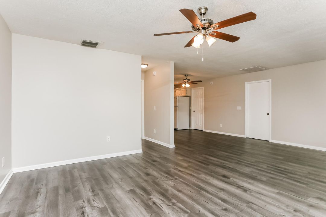 Active With Contract: $2,420 (3 beds, 2 baths, 1095 Square Feet)