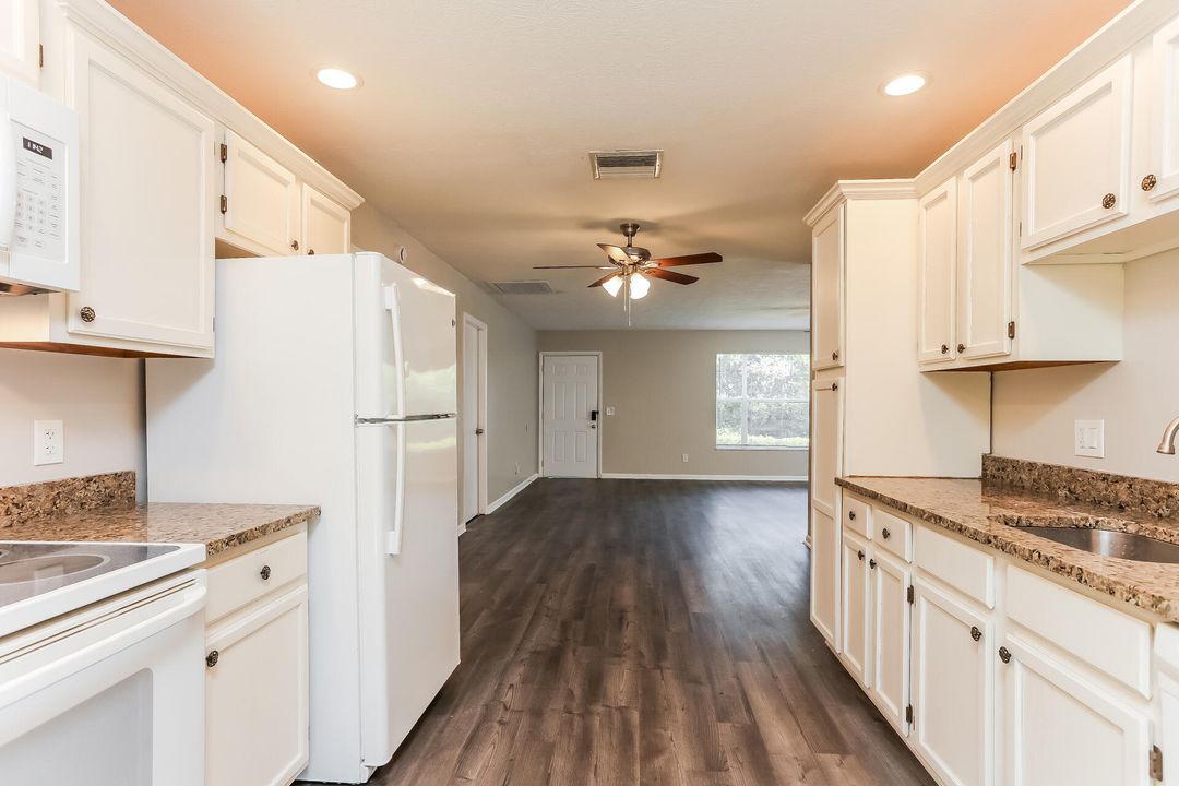 Active With Contract: $2,420 (3 beds, 2 baths, 1095 Square Feet)