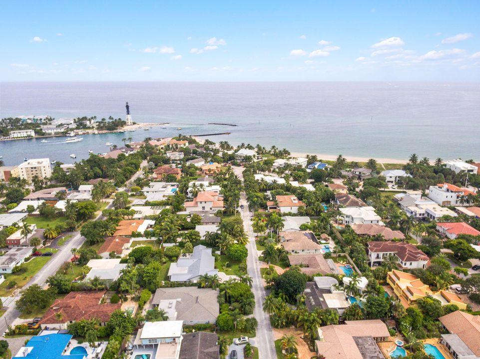 Active With Contract: $6,950,000 (4 beds, 4 baths, 4652 Square Feet)