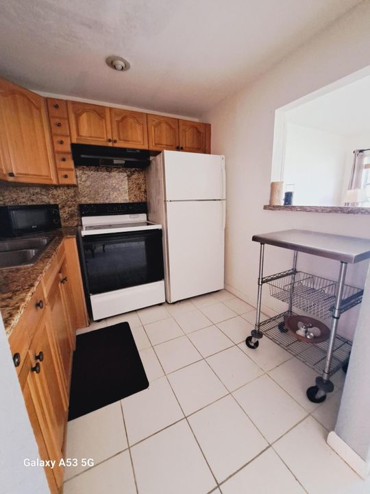 For Sale: $110,000 (1 beds, 1 baths, 570 Square Feet)