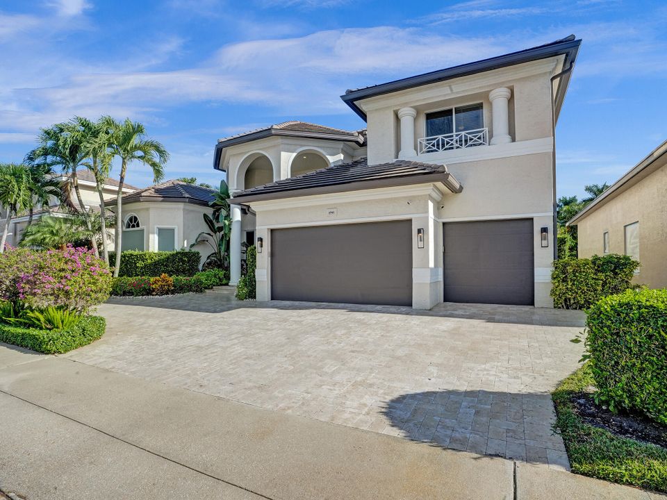 Active With Contract: $2,695,000 (5 beds, 5 baths, 4289 Square Feet)