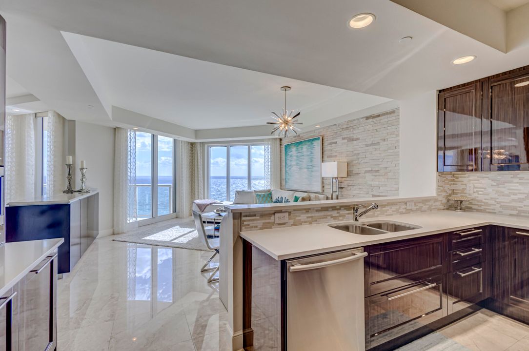 Active With Contract: $4,500,000 (3 beds, 3 baths, 3605 Square Feet)