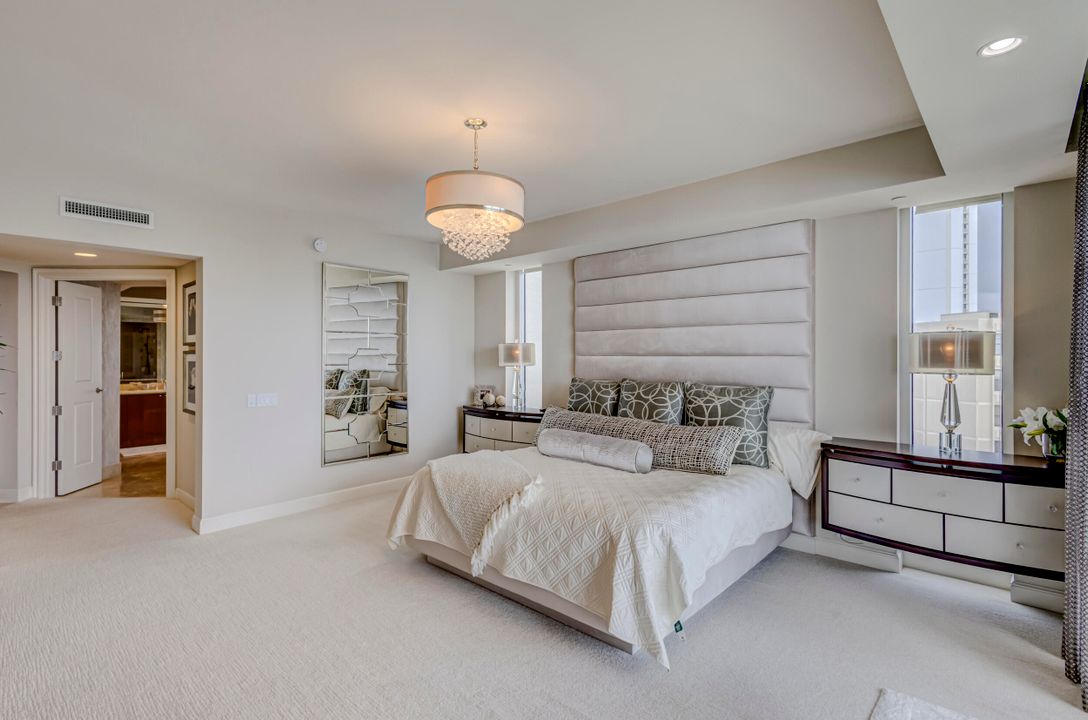 Active With Contract: $4,500,000 (3 beds, 3 baths, 3605 Square Feet)