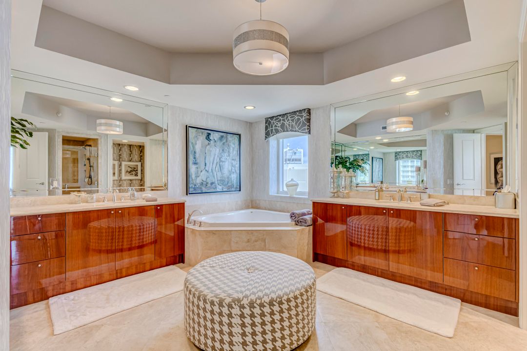 Active With Contract: $4,500,000 (3 beds, 3 baths, 3605 Square Feet)