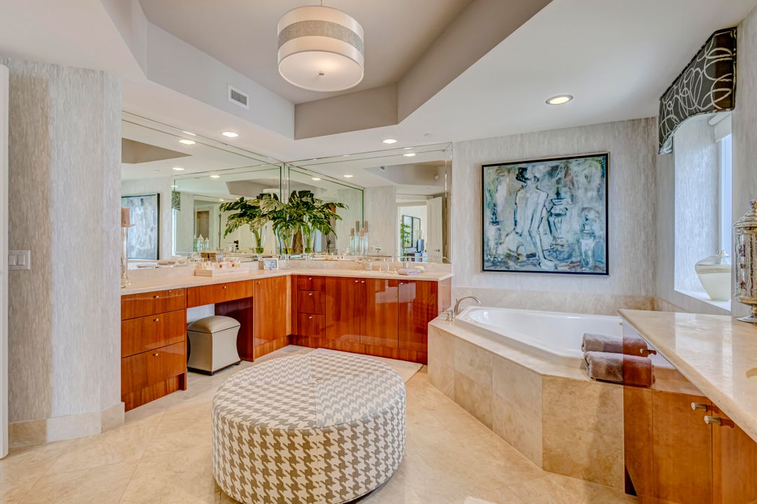 Active With Contract: $4,500,000 (3 beds, 3 baths, 3605 Square Feet)