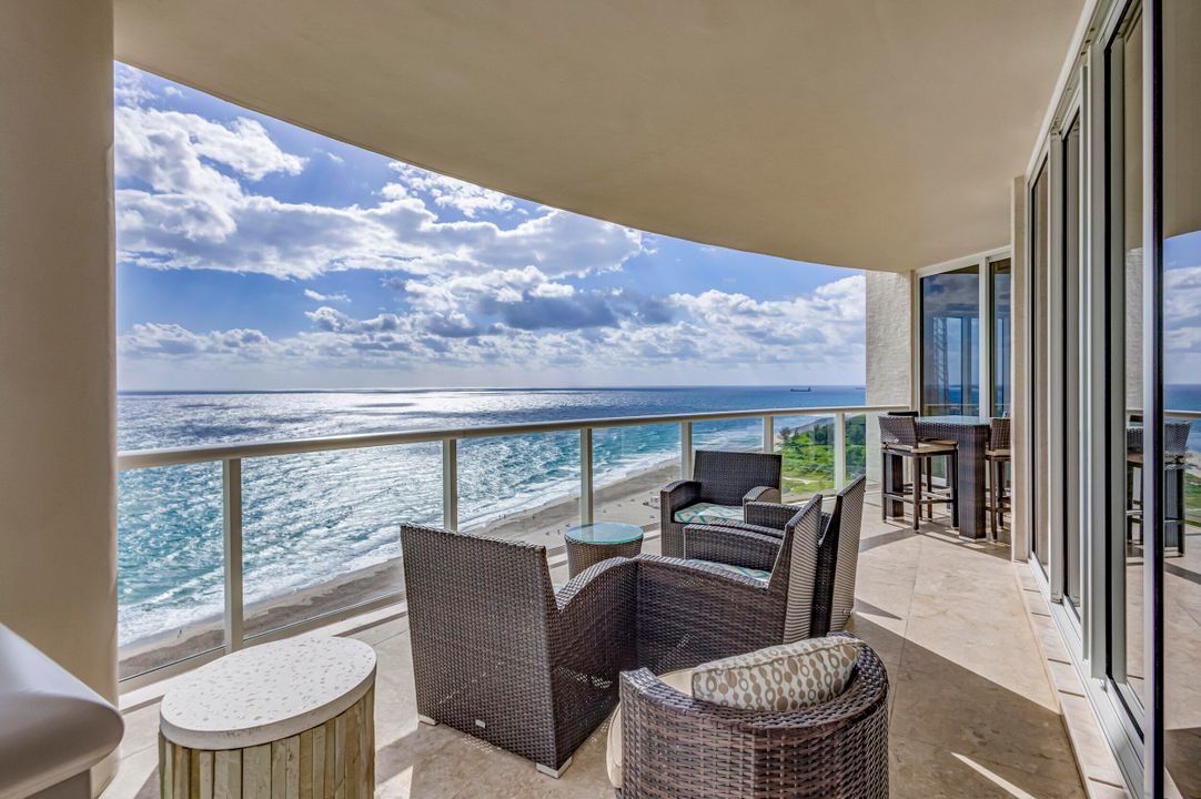 Active With Contract: $4,500,000 (3 beds, 3 baths, 3605 Square Feet)