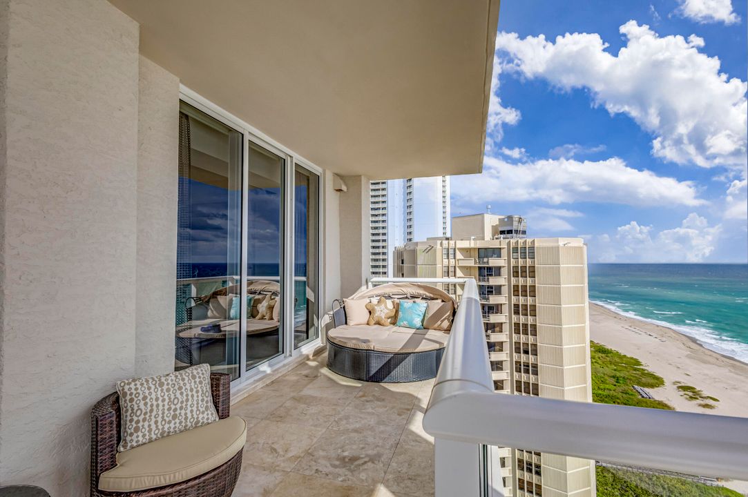 Active With Contract: $4,500,000 (3 beds, 3 baths, 3605 Square Feet)