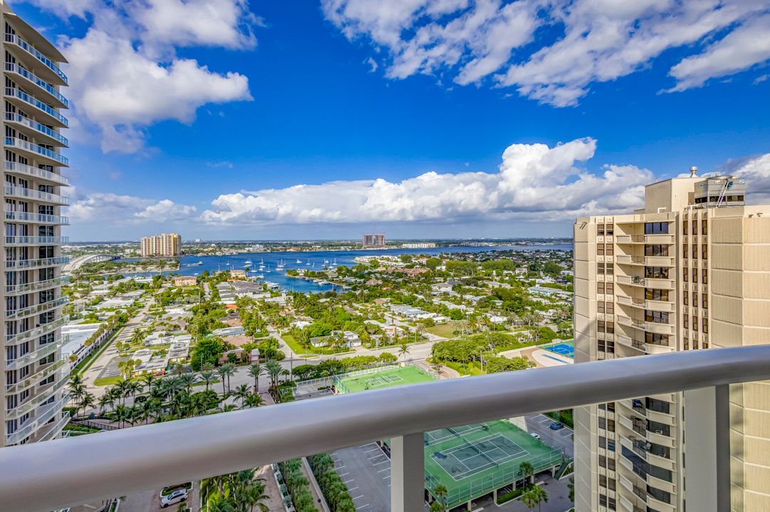 Active With Contract: $4,500,000 (3 beds, 3 baths, 3605 Square Feet)