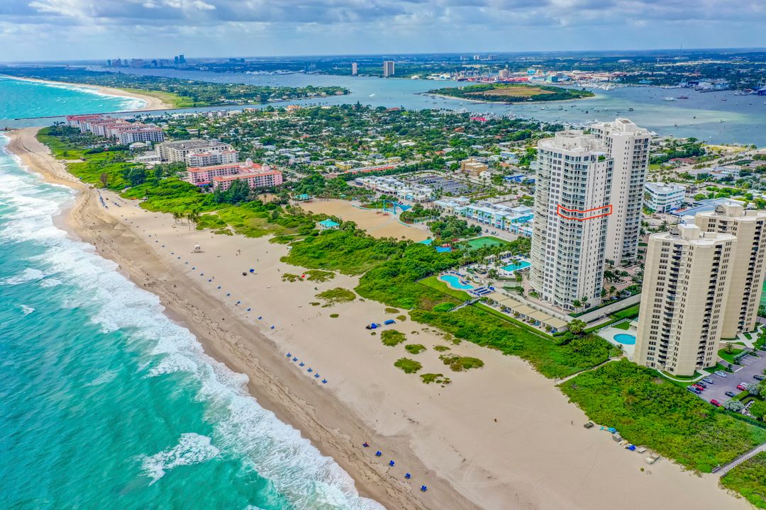 Active With Contract: $4,500,000 (3 beds, 3 baths, 3605 Square Feet)