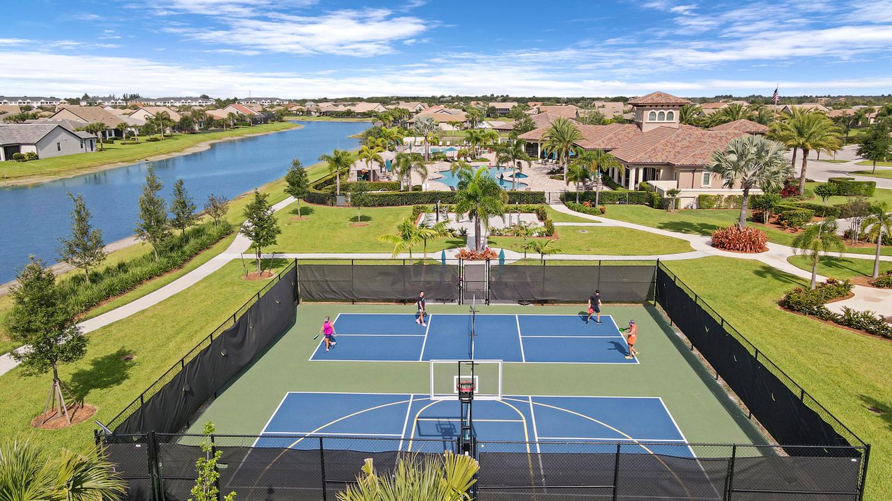 Active With Contract: $799,900 (5 beds, 4 baths, 3223 Square Feet)