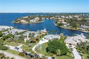 Recently Sold: $2,250,000 (3 beds, 2 baths, 2577 Square Feet)