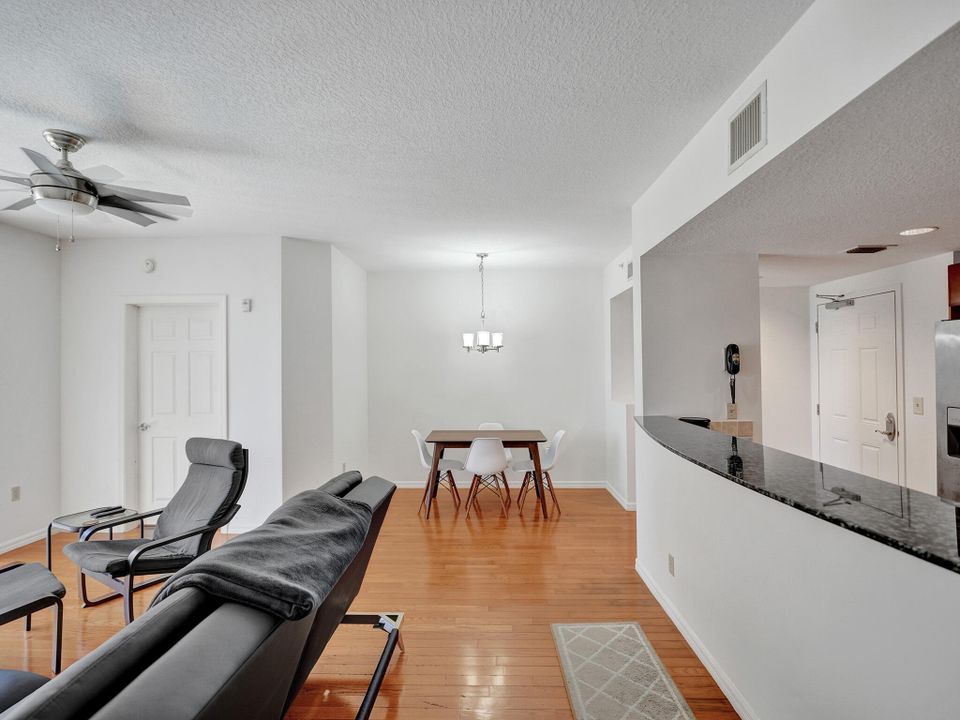 Recently Sold: $399,000 (2 beds, 2 baths, 1105 Square Feet)