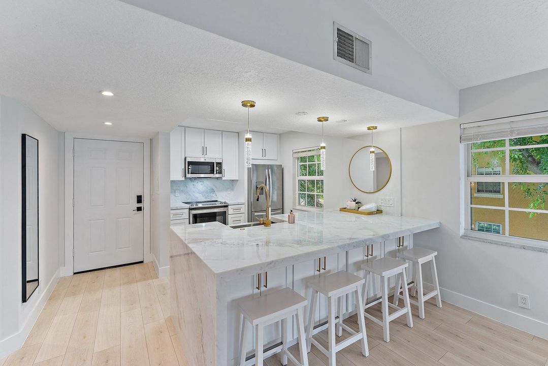 Recently Sold: $425,000 (2 beds, 2 baths, 1200 Square Feet)